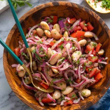 Delicious Turkish Piyaz salad made with white beans and fresh vegetables
