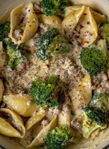 One-Pot High Protein Pasta dish with fresh ingredients