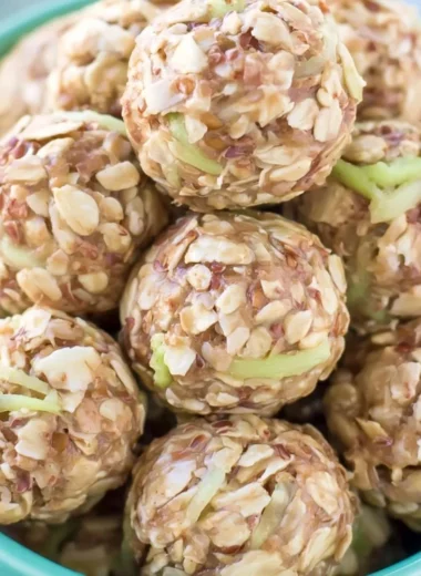 Homemade Apple Cinnamon Cookie Energy Bites with oats and cinnamon